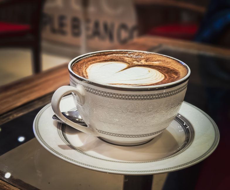 Cappuccino servit elegant