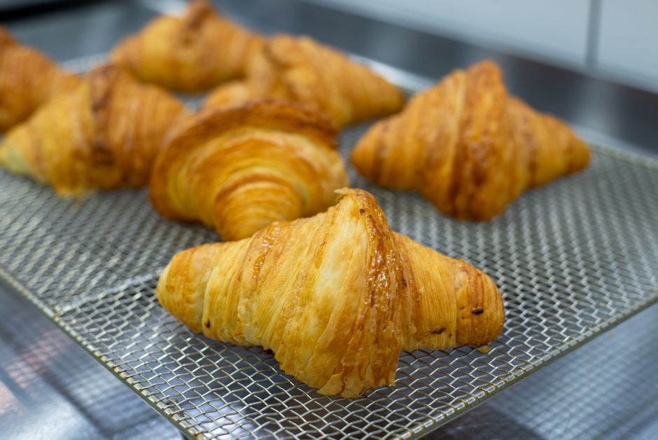Croissante aurii cu unt